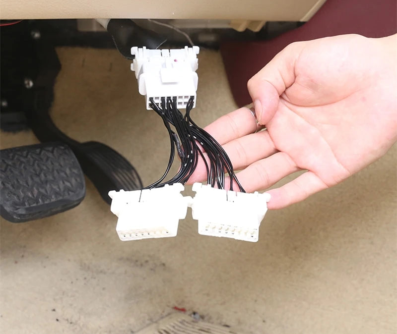 OBD2 one-to-two splitter connector detail