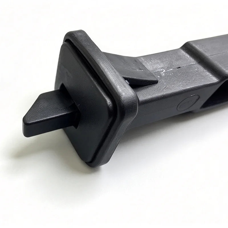 Patrol Y61 fuel door latch