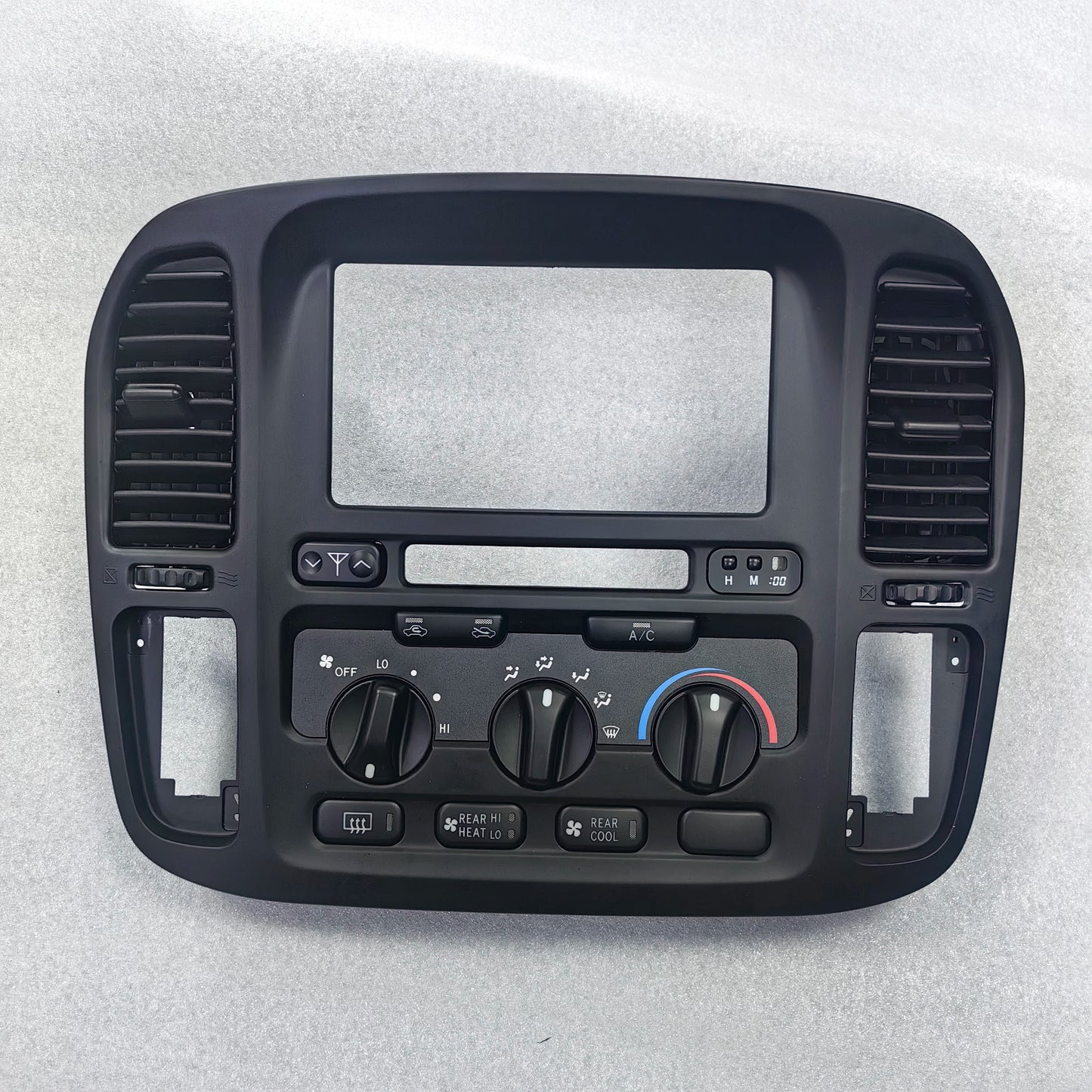 Dash vent fitted to LandCruiser 100 Series dashboard