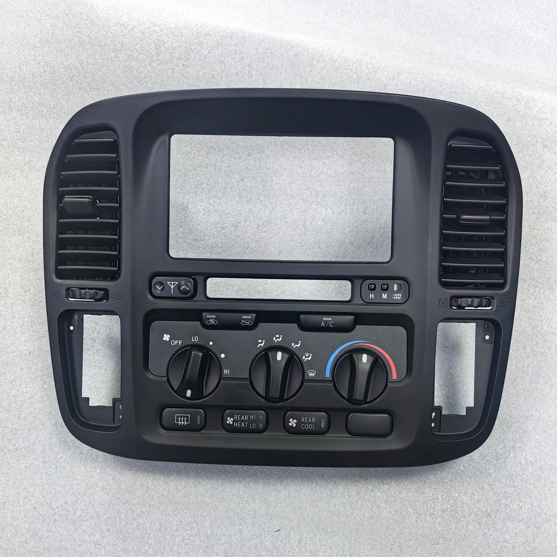Dash vent fitted to LandCruiser 100 Series dashboard
