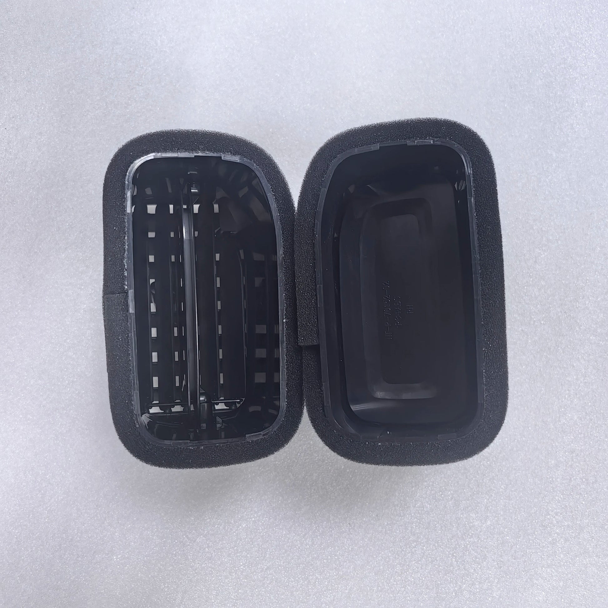 Air vent vane detail, LandCruiser FJ100